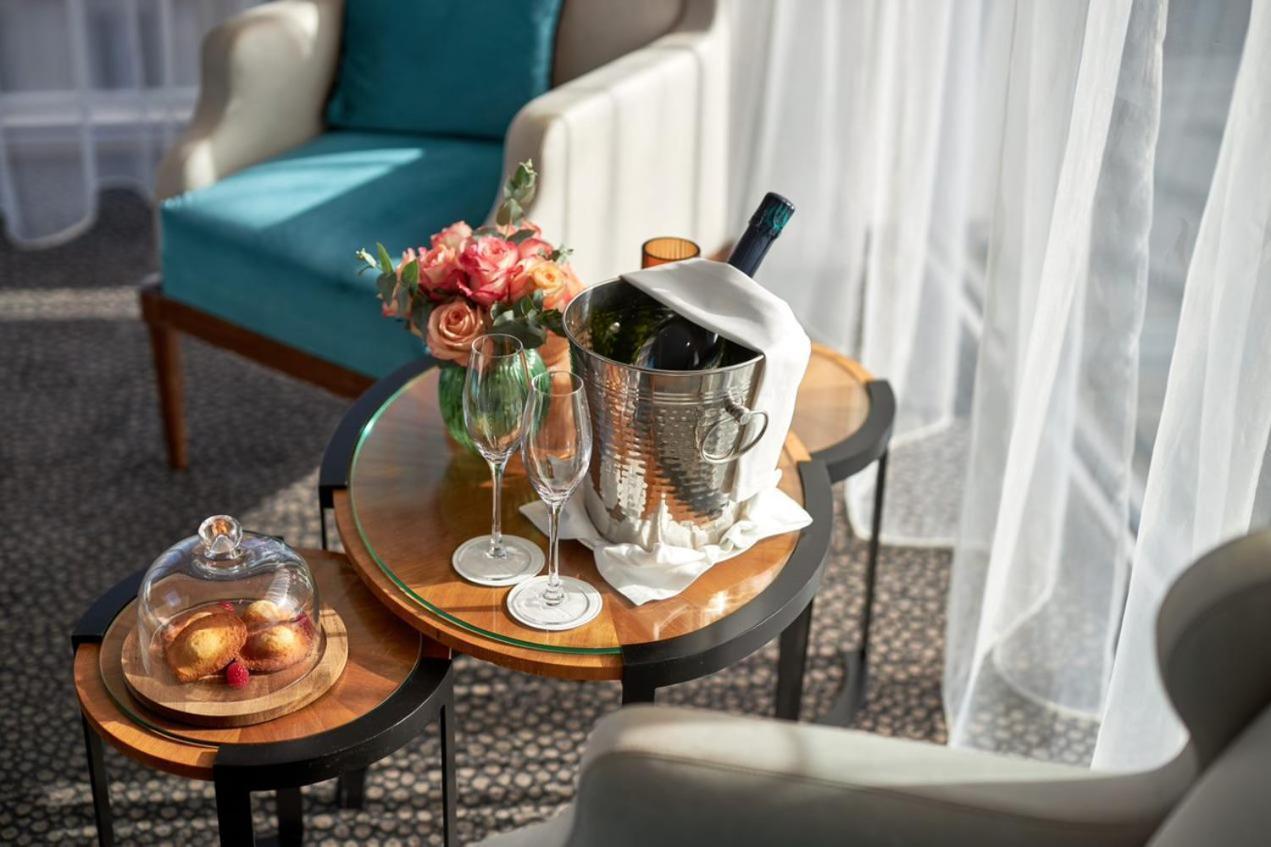 Maison Albar Hotels Le Pont-Neuf Paris Exterior foto A wine bucket